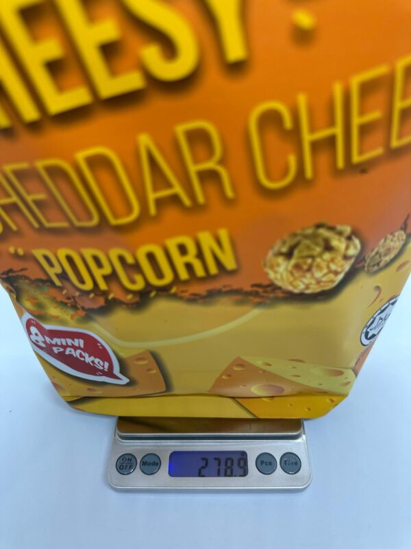 Sumo's Cheeszy Cheddar Cheese Popcorn (8 Pack) - Image 2